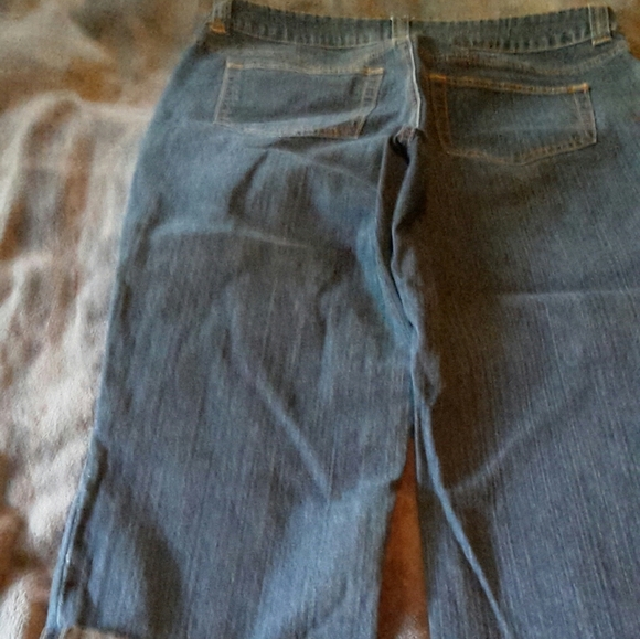 Jones New York & Company capris - Picture 2 of 4